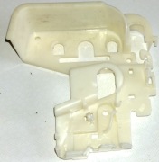 Samsung WW80M644OBW, plastikowa osłona przy silniku z pralki