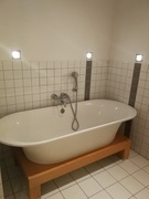 Villeroy & Boch wanna wolnostojąca na drewnianym stelażu