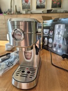 Ekspres kolbowy GÖTZE & JENSEN ECM700 z modułem do kapsułek Dolce Gusto