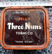 Three Nuns Tabacco, Bell's pudełko, tytoń, lata 70te XX w. PEWEX, PRL