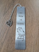 Metalowa zakładka do książki z kotem i książką