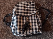 Plecak w czarno- białą kratkę