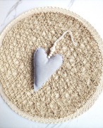 Ręcznie robione serduszko dekoracyjne styl boho szare handmade serce