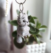 Brelok szary kotek wykonany ręcznie na szydełku 