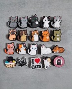 Przypinka ozdoba do butów typu crocs kot kotki koty