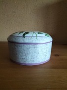 Szkatułka porcelanowa z motywem bzu