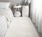 Biały mały dywan 50x160 cm futrzany dywanik do sypialni salonu