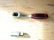 GRZECHOTKA 3/8'' DO KLUCZE NASADOWE + NASADKA