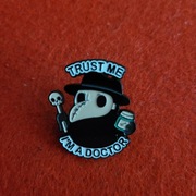 pin metalowy przypinka Średniowieczny Doktor Plagi