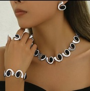 Minimalistyczny Komplet Biżuterii