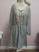 Zwiewna sukienka mini z wiązanym dekoltem