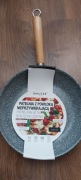 Patelnia tradycyjna Smukee 24 cm non-stick (nieprzywierająca)