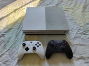 Xbox One S 500GB + 2 pady