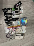 Zestaw lakierów żelowych, żeli i wszystkiego do paznokci