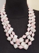 Naszyjnik vintage z okresu PRL-U,korale imitacja kwarcu różowego.