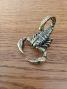 Skorpion figurka z mosiądzu bibelot znak zodiaku