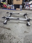 Bagażnik dachowy belki + uchwyty na rowery Thule