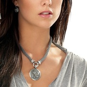 Wisiorek Chobe ze słoniem na szczęście stare złoto