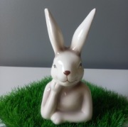 ZAJĄC MYŚLICIEL FIGURKA OZDOBA WIELKANOCNA  CERAMIKA