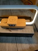 Lampka nocna z ładowarka i zegarem