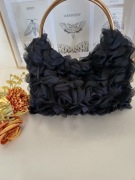 Miękka Torebka -  Czarne tiulowe róże 3D - Czarna