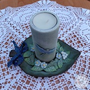 Ręcznie zdobiony liściasty świecznik