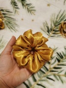 Duża gumka scrunchie handmade satyna biszkoptowo złota 