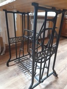 Żeliwna podstawa maszyny do szycia 