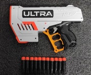 Duży pistolet, wyrzutnia Nerf z serii ULTRA + strzałki 