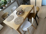 Stół IKEA z krzesłami Jysk JEGIND.