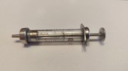 Zabytkowa szklana strzykawka. Made in GDR. Austauschbar 200'