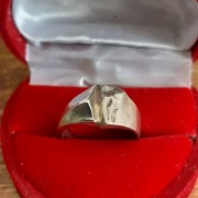 Srebrny pierścionek inspirowany filmem Władca Pierścieni