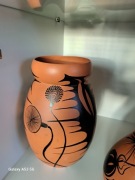 Gliniane dzbanki wypalane w piecu malowane ręcznie bycza krwia