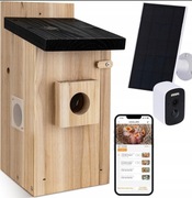Drewniany domek dla ptaków z kamerą noktowizorem i panelem słonecznym