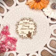 Magnes drewniany na Komunię z imieniem i datą. Podziękowanie dla Gości