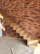 Schody drewniane, samonośne, dywanowe 