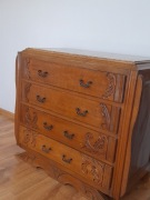 Komoda w stylu Ludwikowskim.