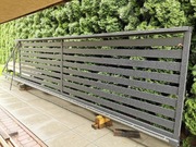 Nowoczesna brama panelowa z furtką