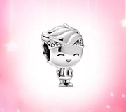 Prezent na Dzień Babci od wnuczka Charms w ozdobnym pudełku