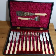 Zabytkowy zestaw sztućców  do ryb