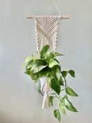 Kwietnik koszyk w stylu makramy