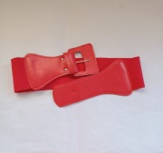 Szeroki pasek damski z dużą klamrą