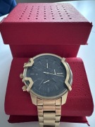 Złoty zegarek Diesel GRIFFED DZ4522