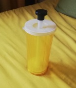 PRL ręczny spieniacz do mleka plastikowy czeski żółty