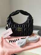 Modna czarna torebka MIU MIU, damska, elegancki design. OSTATNIA!!!