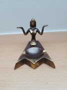 Figurka bogini egipska mosiężna popielniczka z mosiądzu Egipt lata 70-te 