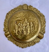 Antyk Popielnica mosiężna pięknie ozdobiona z motywem wędrownego kupca