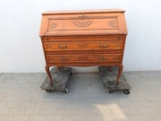 Elegancki sekretarzyk drewniany