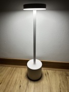 Biała bezprzewodowa lampa nocna led