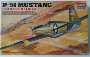 P-51 Mustang North Africa z Jeepem i podstawką